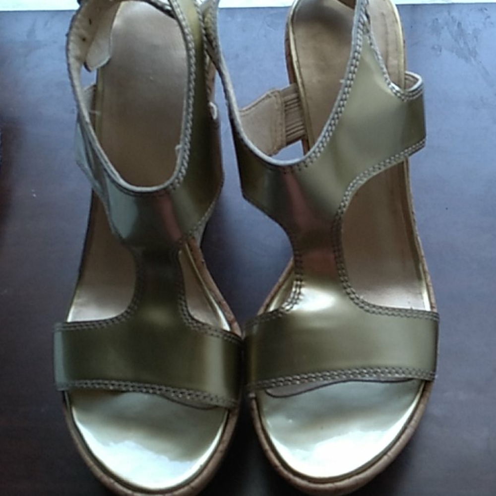 Sandals - Picture 2 of 4